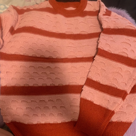 Y2K red ripped Sweater - Picture 2 of 2